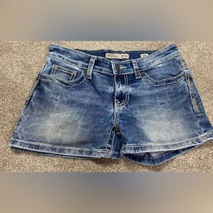 BKE distressed jean shorts size 26